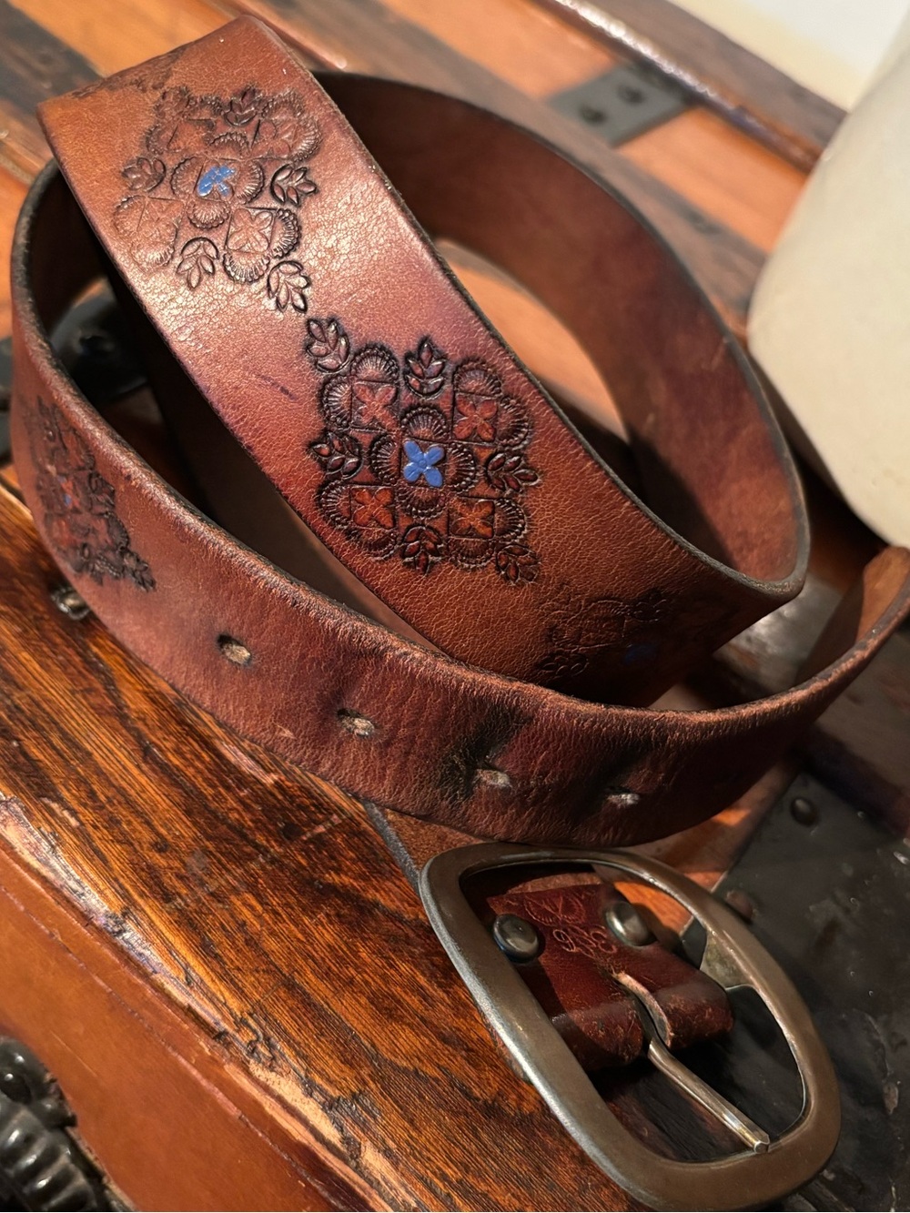 Vintage LEATHER cowboy cowgirl WESTERN embossed BELT large 36 unisex